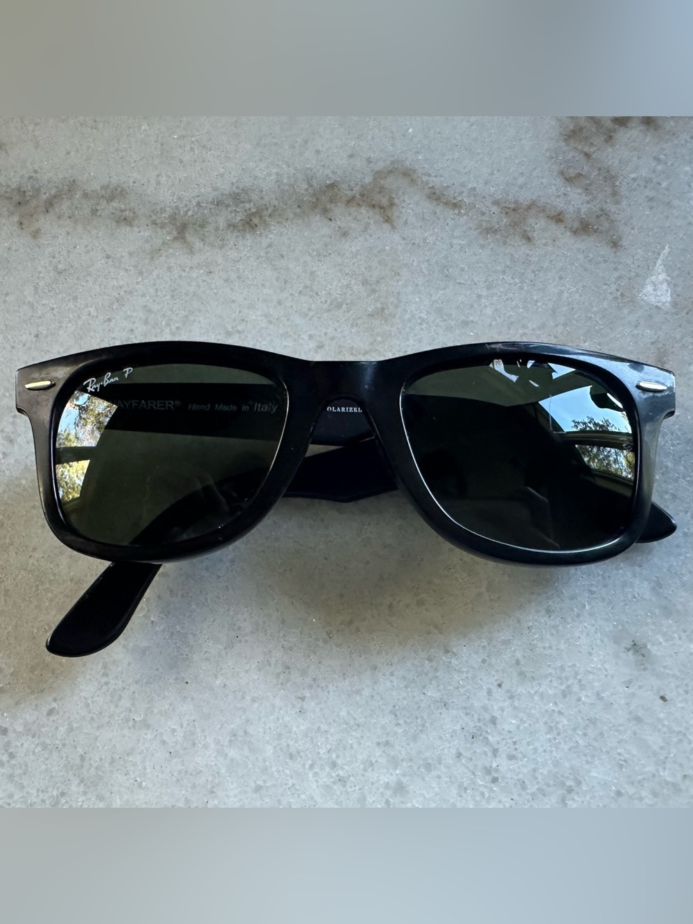 Ray-Ban Wayfarer Black Frame Polarized Sunglasses